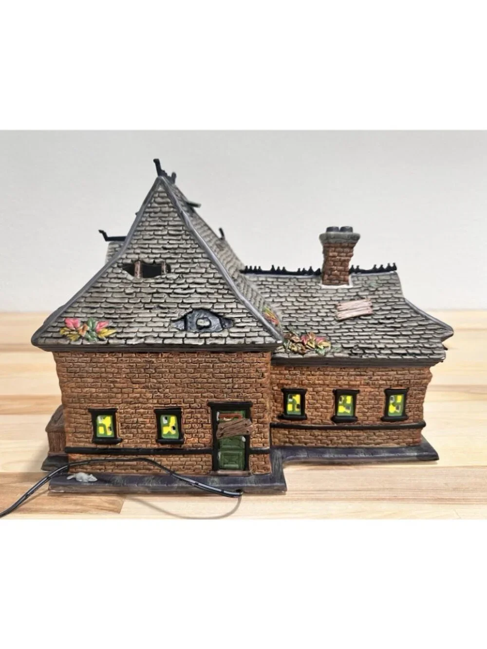 Dept 56 Rickety Railroad Station Halloween Snow Village w/ Box Lights Works READ